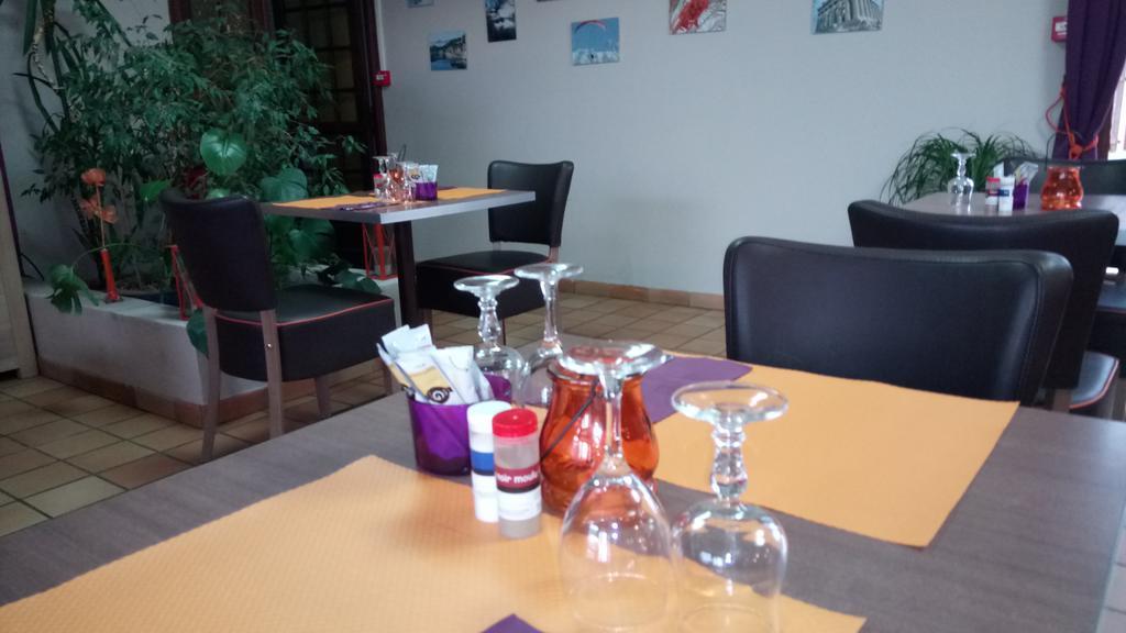 蒙特斯庞酒店 吕萨克莱沙托 外观 照片
